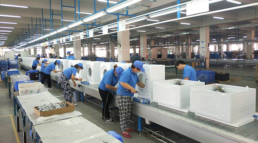 高效率！員工們忙碌地開(kāi)展巴西客戶的衣物烘干機(jī)生產(chǎn)工作