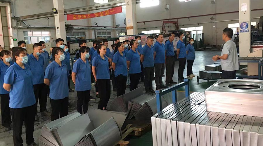 五一放假在即！金環(huán)電器沖壓車間開(kāi)展早會(huì)強(qiáng)調(diào)工作效率