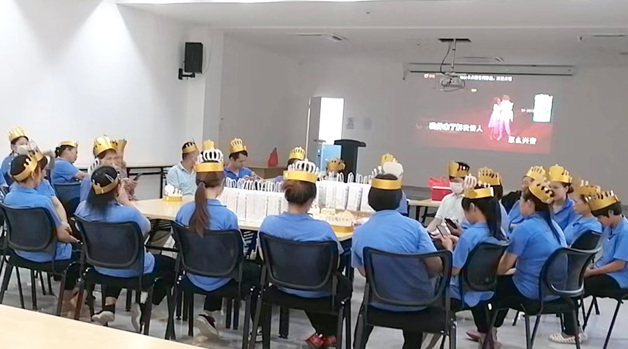 歡聚一堂 溫暖相伴！金環(huán)電器舉辦9月員工生日會